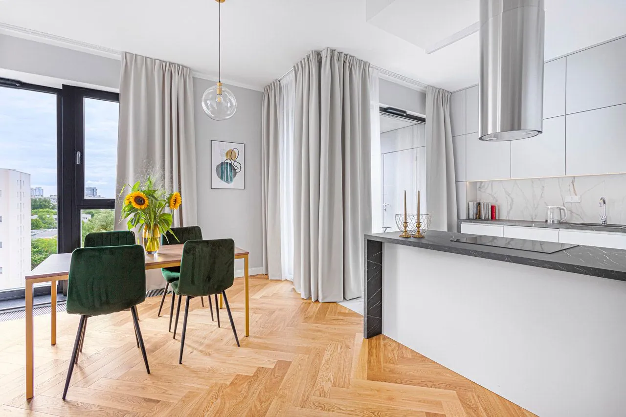1 Bedroom — Large