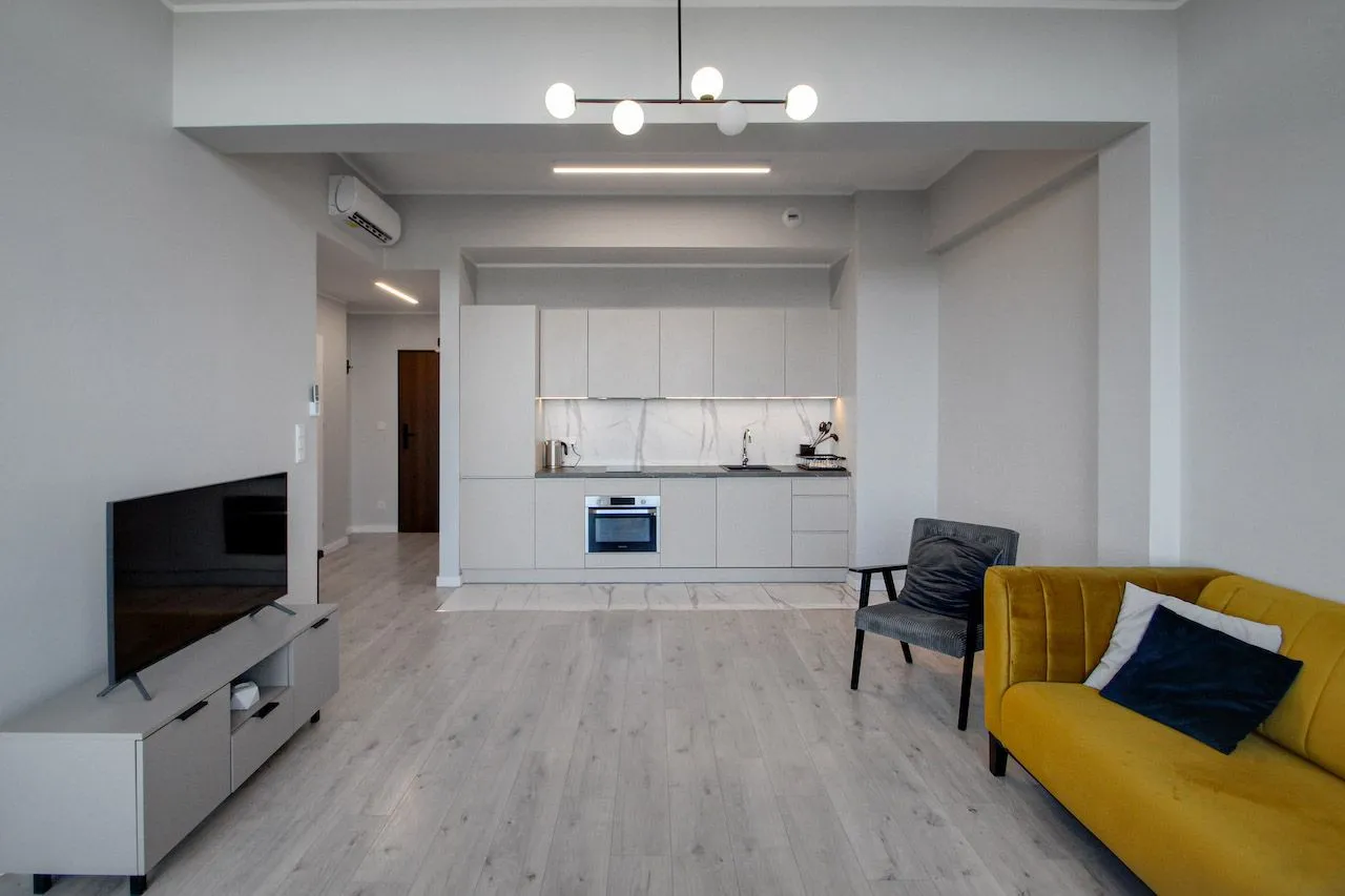 1 Bedroom — Large