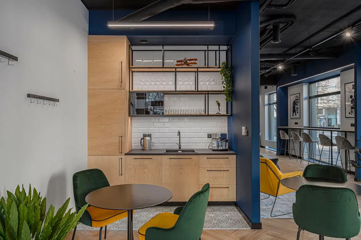Communal kitchen at Vonder Uptown