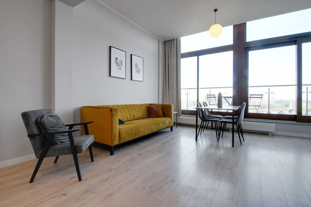 1 Bedroom — Large