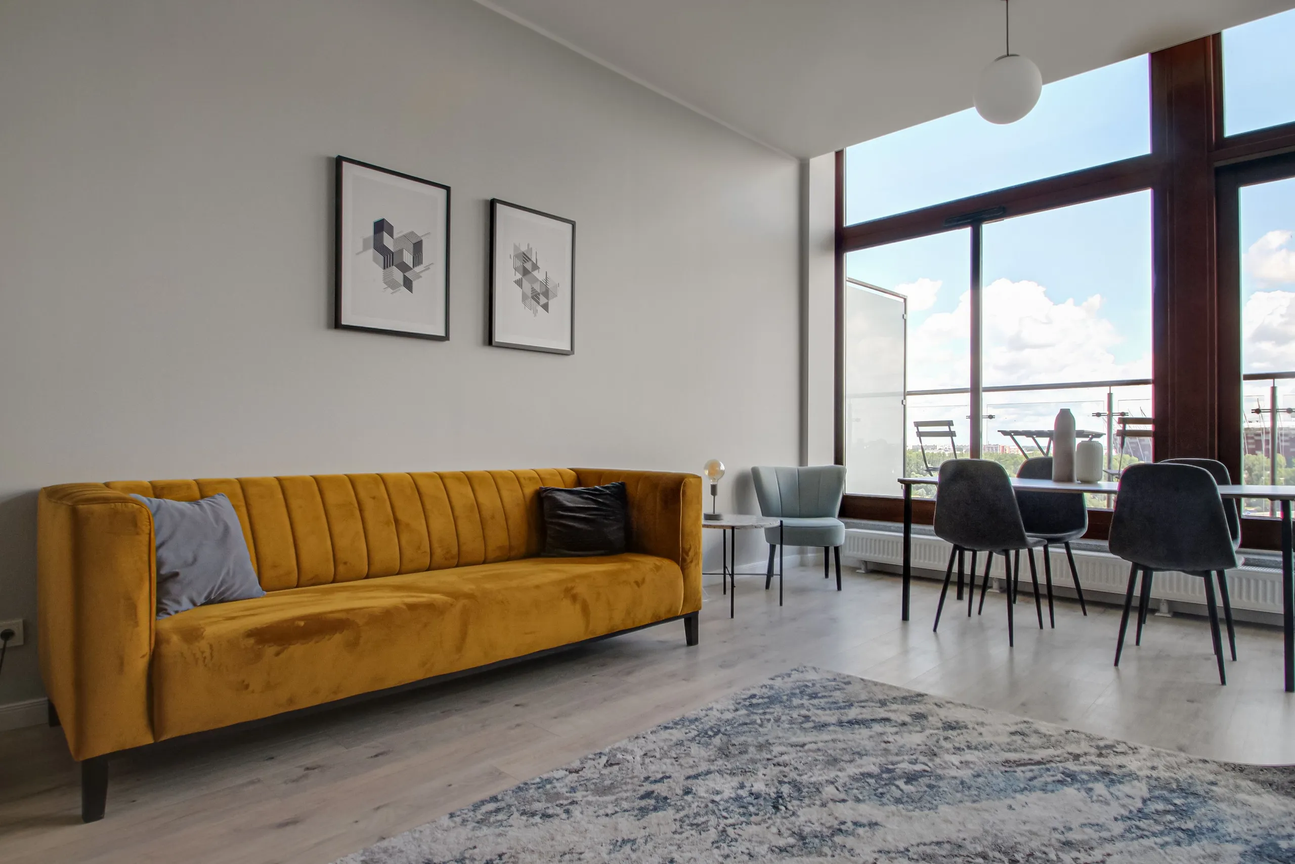 1 Bedroom — Large