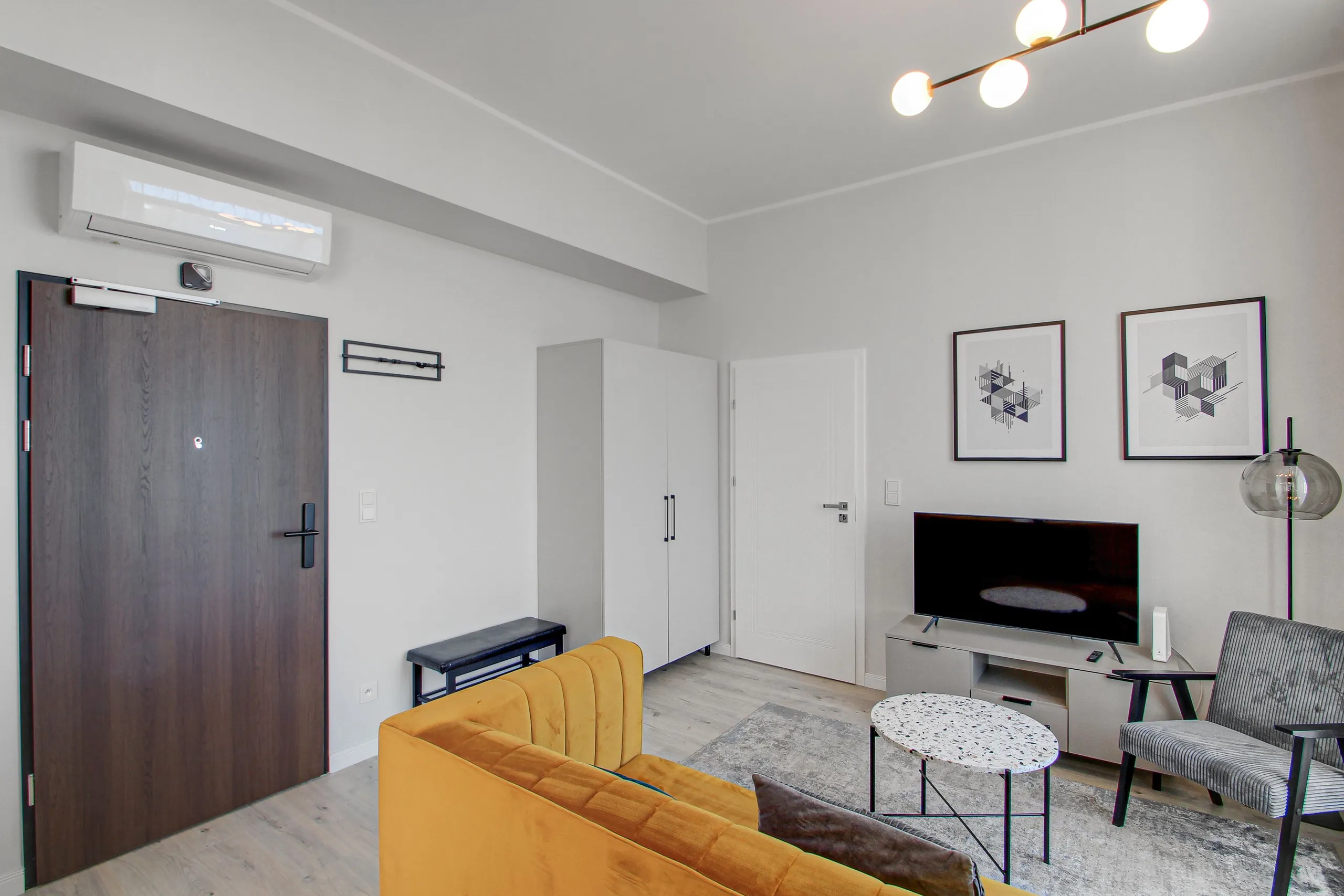 1 Bedroom — Large