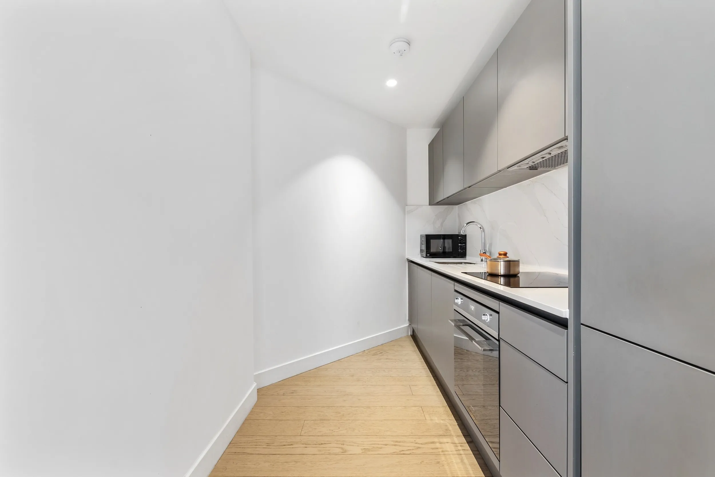 Fitted kitchen in a two-bedroom apartment at Vonder Skies