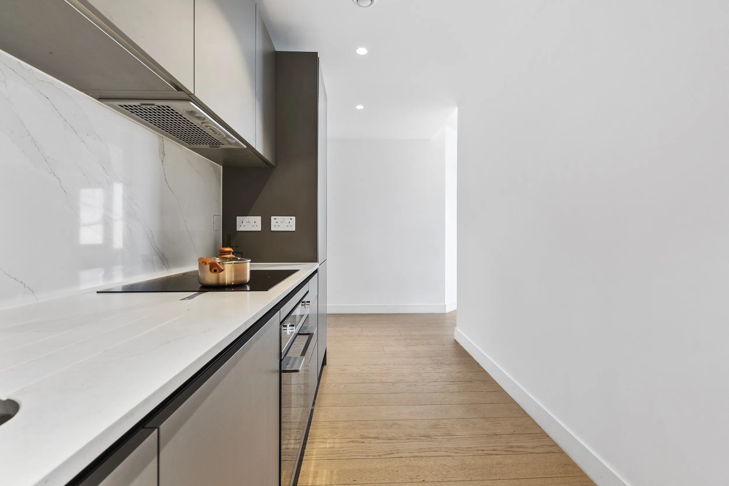 Kitchen worktop and cabinetry at Vonder Skies