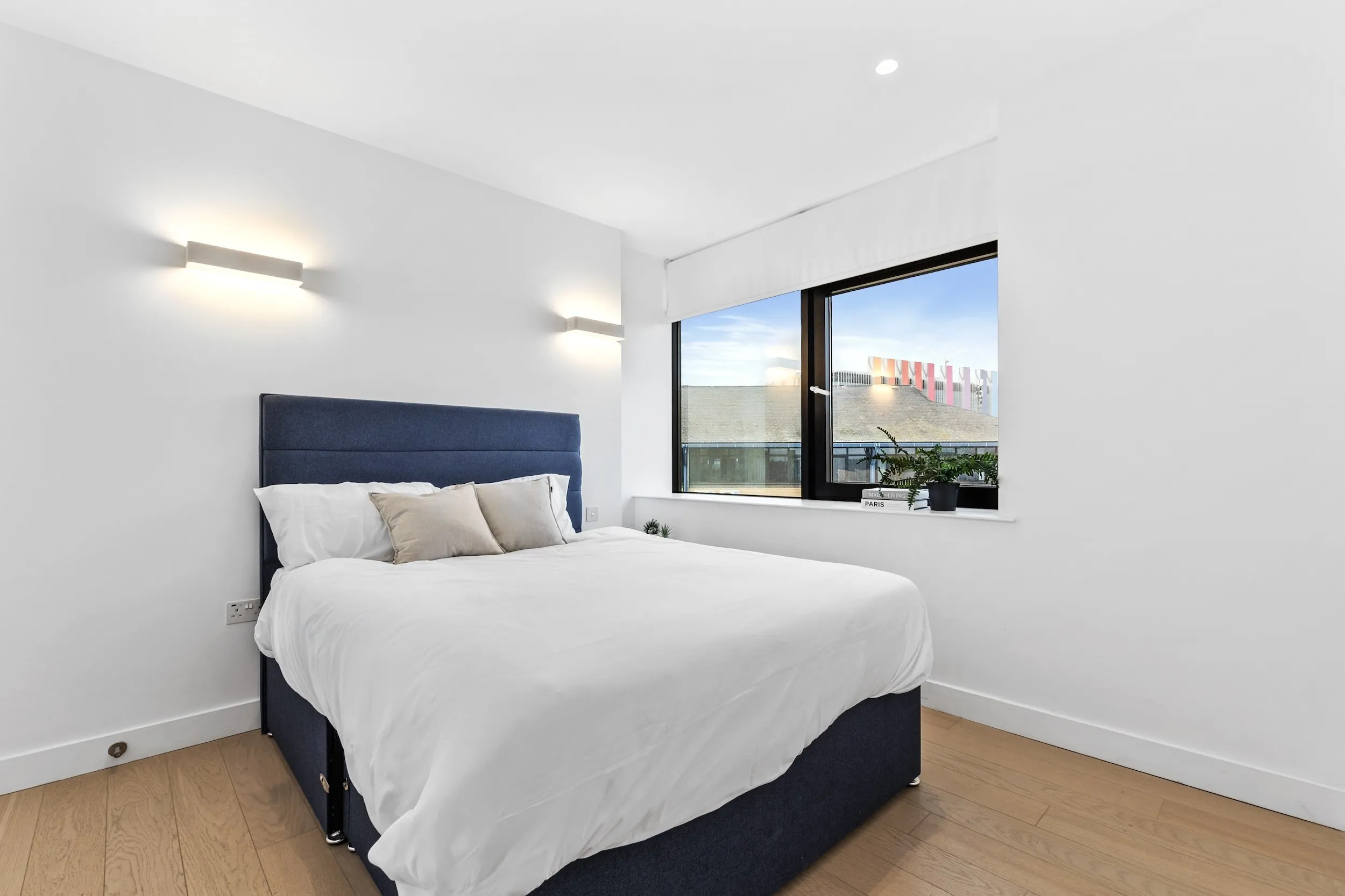 Main bedroom with double bed at Vonder Skies