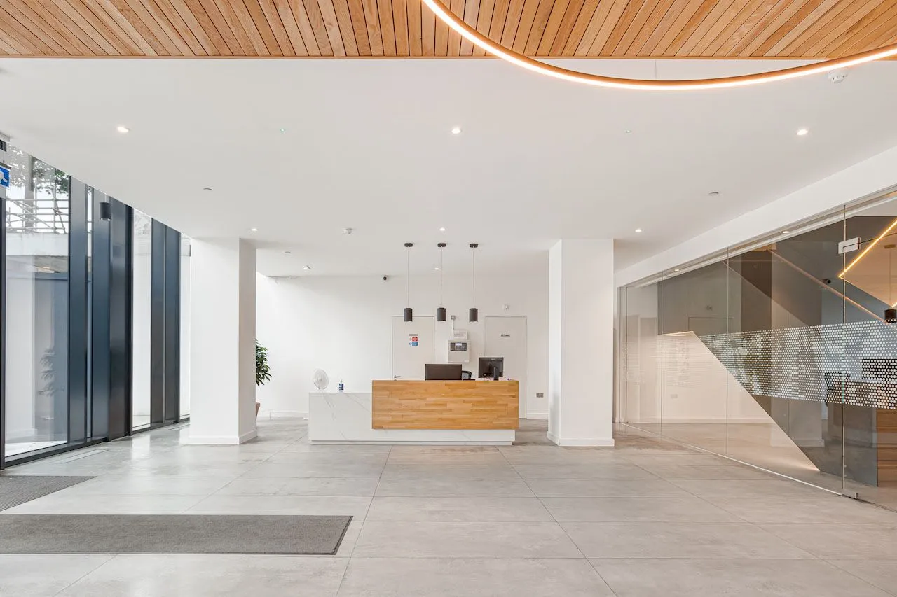 Concierge desk in the lobby at Vonder Hill