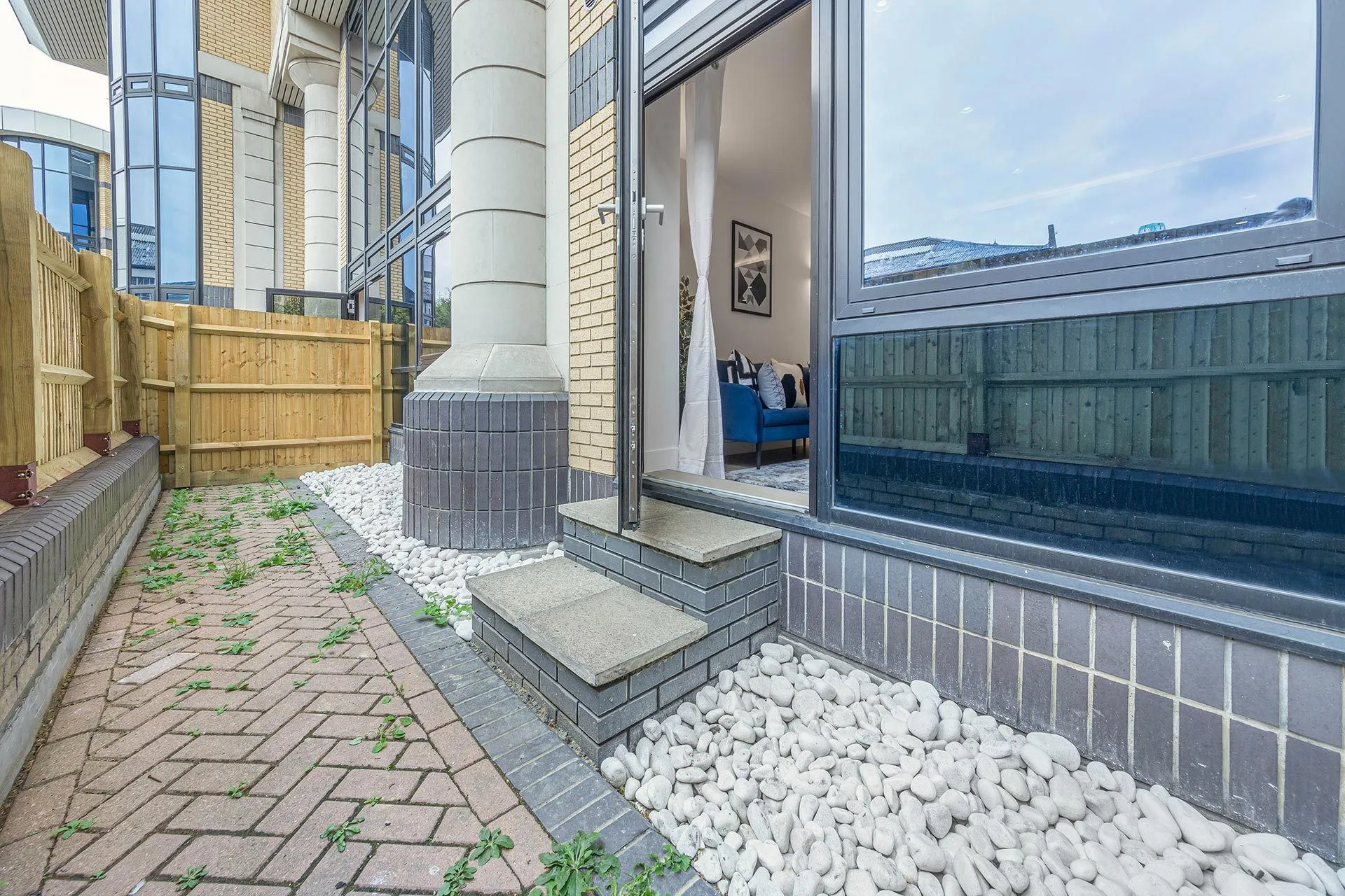 Private patio entrance to a ground-floor flat at Vonder Skies