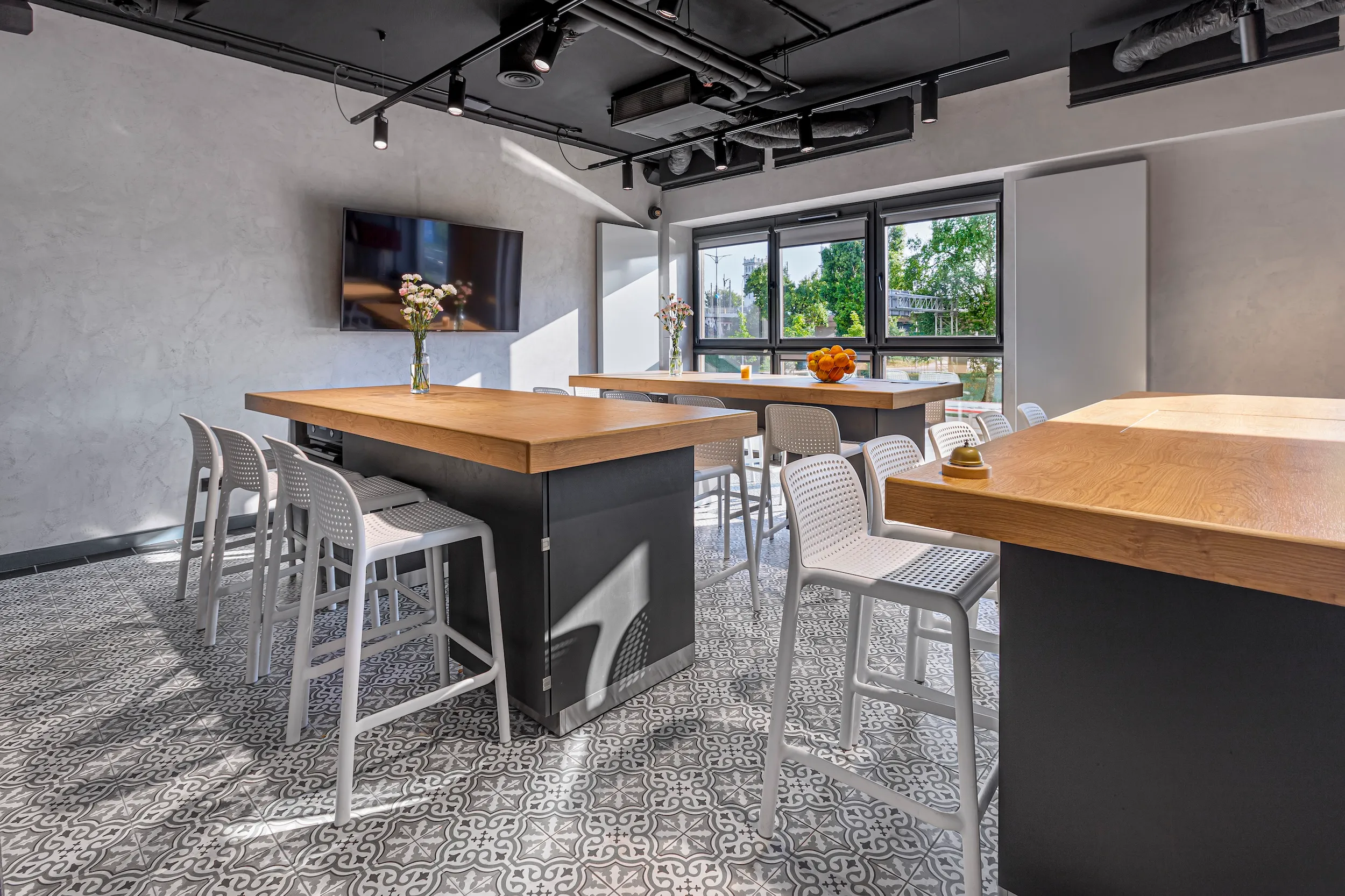 Shared kitchen at Vonder Upriver with wooden breakfast bars and high stools