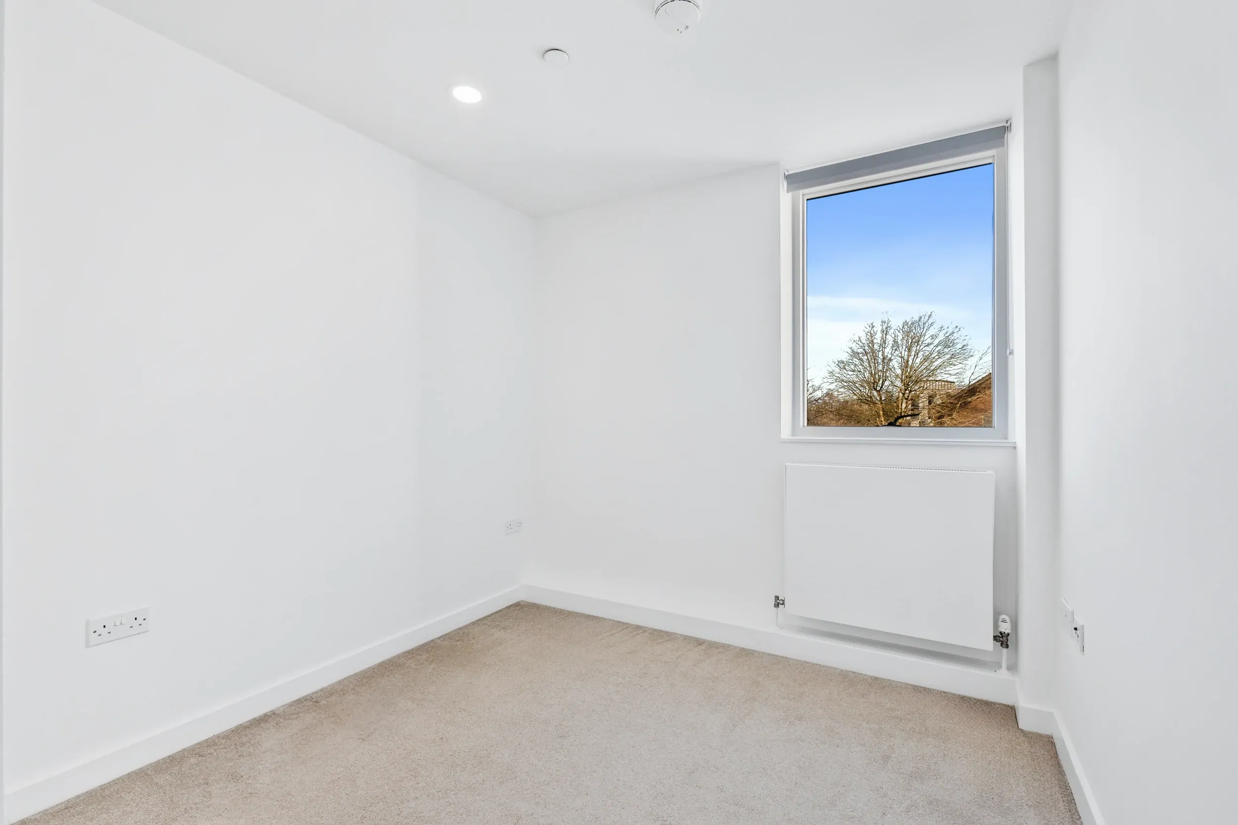 Double bedroom in a two-bedroom flat at Vonder Crawley, with a window