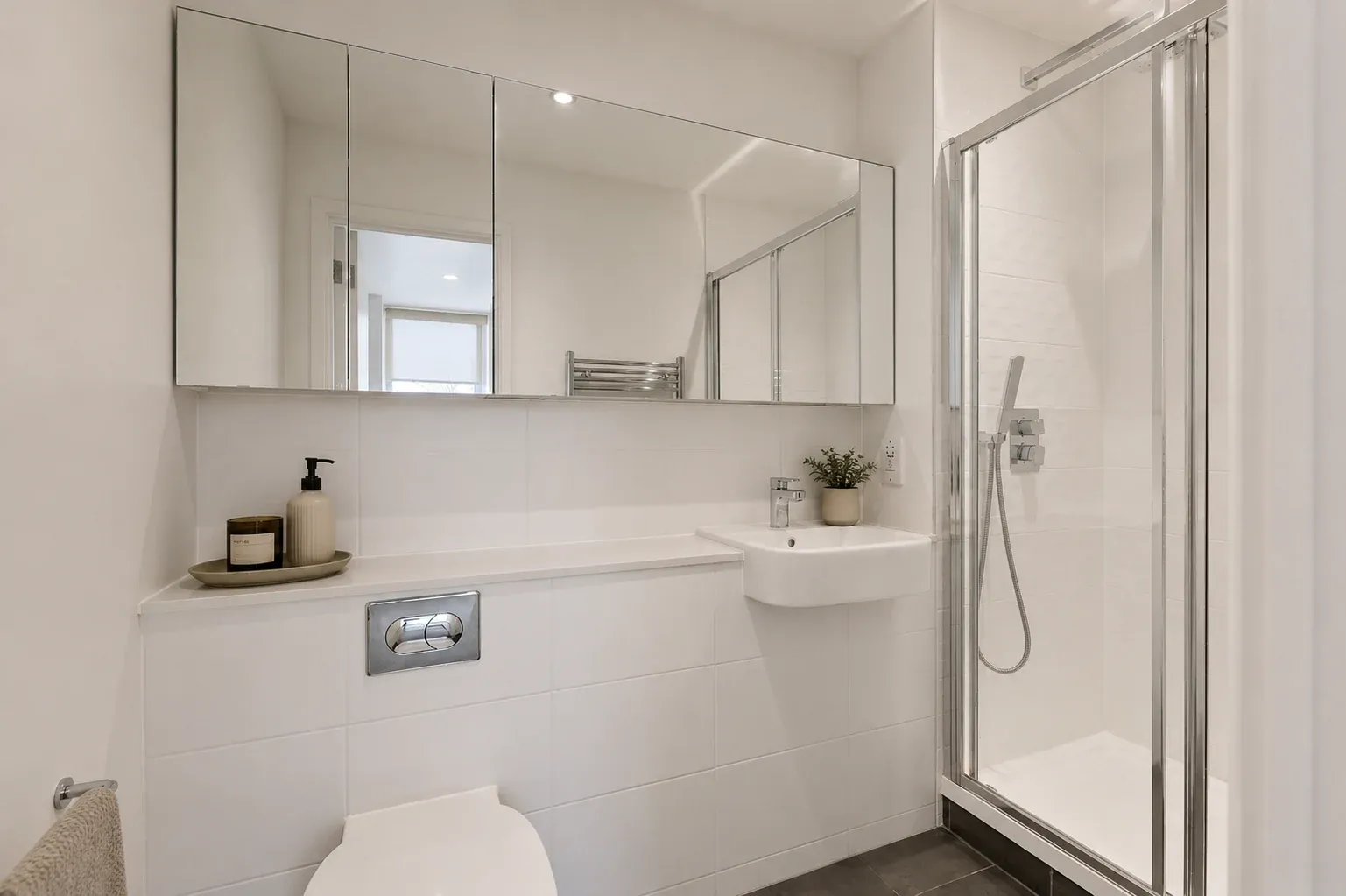 Shower room in a two-bedroom flat at Vonder Crawley, with a mirrored cabinet