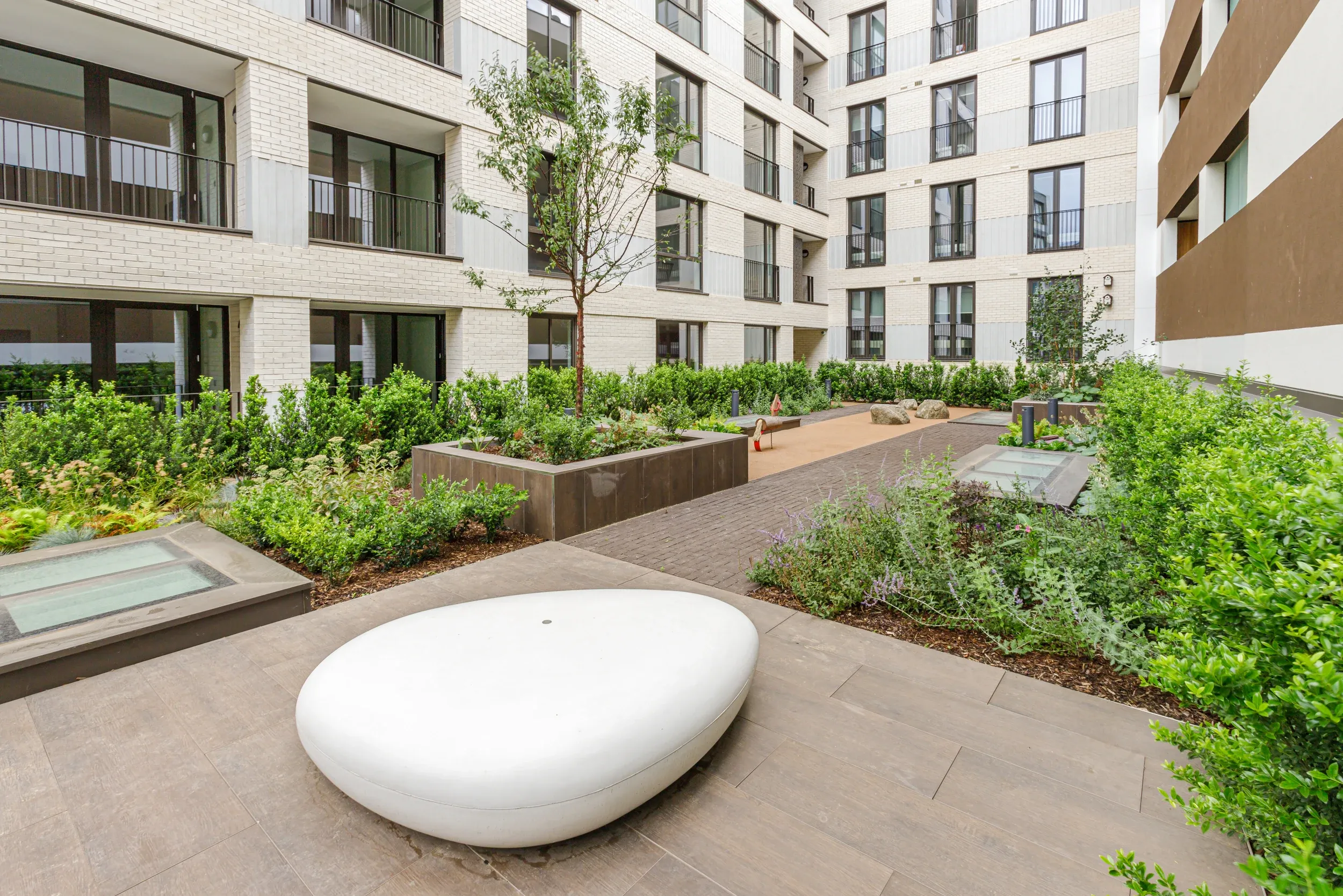 Landscaped courtyard at Vonder Shoreditch